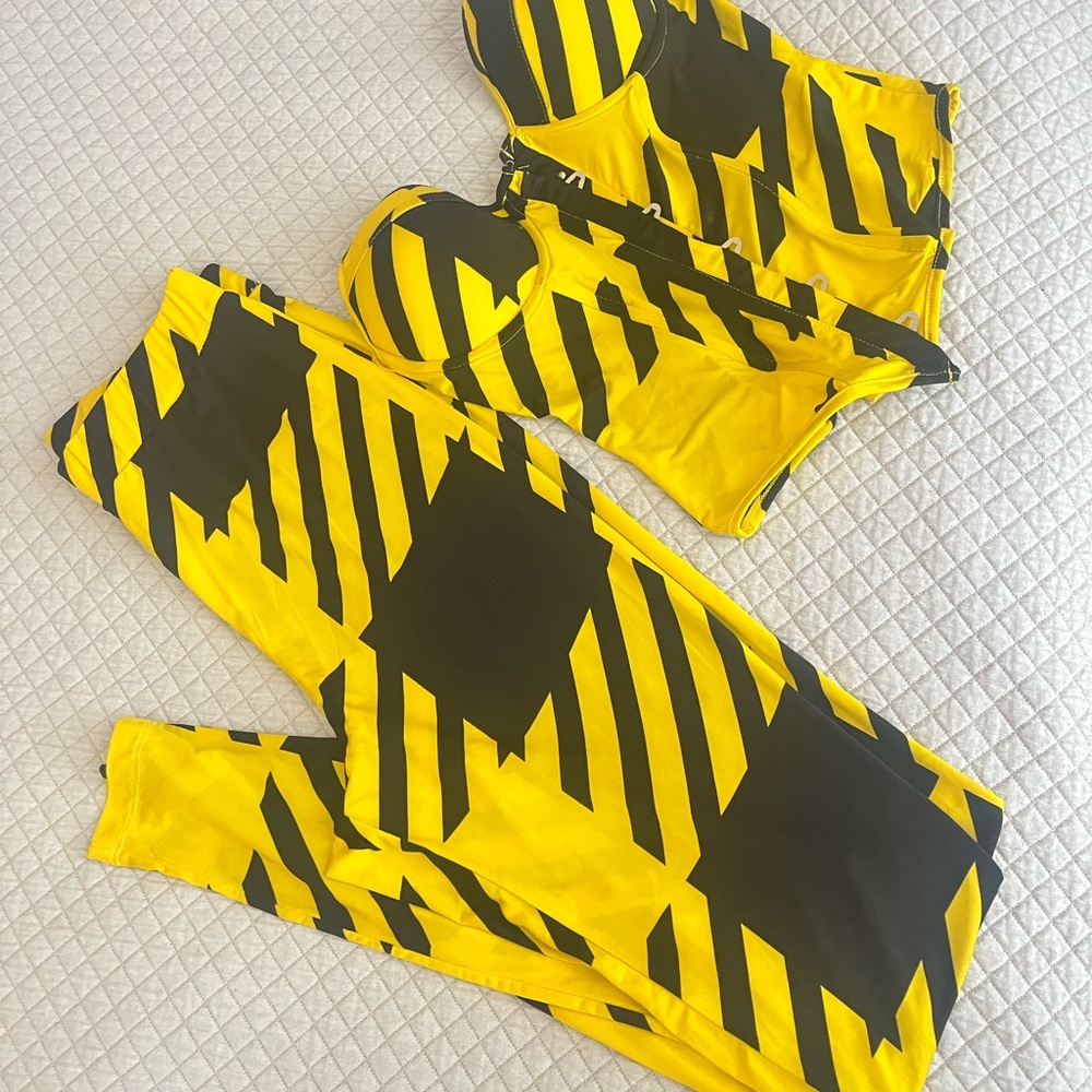 Yellow and Black Striped Women Leggings (L)